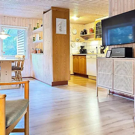 6 Person Holiday In R M